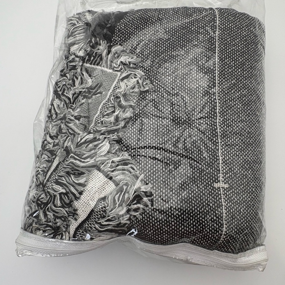 NFL Raiders Jacquard Throw Blanket - New in Package - Picture 6 of 6
